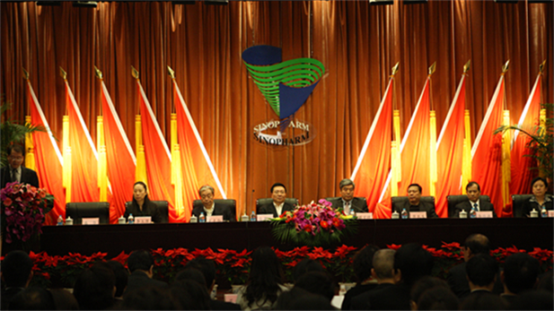 2010年12月，根據(jù)國務(wù)院國資委批準的國藥集團與中國出國人員服務(wù)總公司（簡稱中出服）重組方案和國藥集團總體發(fā)展戰(zhàn)略，由中出服、國藥外貿(mào)和中衛(wèi)合作共同組建中國國際醫(yī)藥衛(wèi)生公司（簡稱國藥國際）。.png