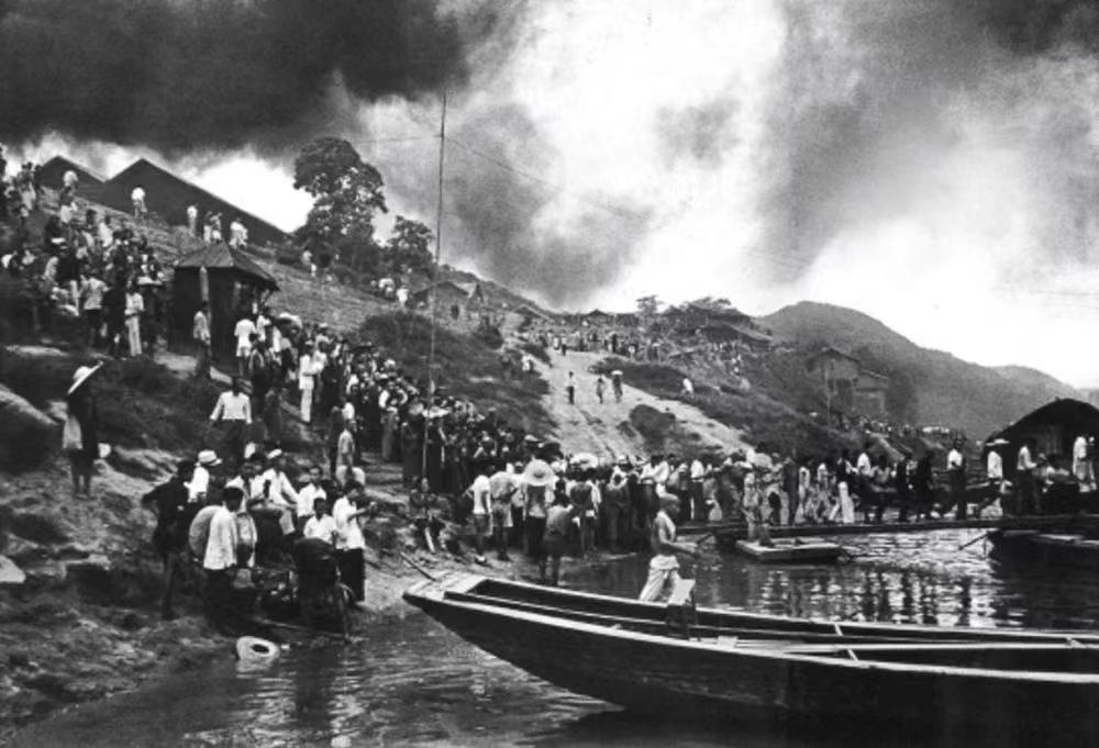 1937年抗日戰(zhàn)爭全面爆發(fā)，麻經(jīng)處在重慶籌建中央制藥廠 (西南藥業(yè)的前身)，生產(chǎn)的麻醉藥品主要供給各戰(zhàn)區(qū)、作戰(zhàn)部隊、醫(yī)院等。8年抗戰(zhàn)期間，麻經(jīng)處為抗日戰(zhàn)爭中數(shù)百個師級以上單位提供了大量麻醉藥品，普通藥品直接銷售給衛(wèi)生署領(lǐng)導(dǎo)的“戰(zhàn)時藥品經(jīng)理委員會”。中央制藥廠為奪取抗日戰(zhàn)爭的全面勝利作出載入史冊的貢獻(xiàn)。.jpg