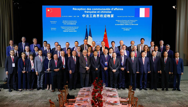 2023年6月21日，國(guó)務(wù)院總理李強(qiáng)在巴黎出席中法工商界晚餐會(huì)并致辭。法國(guó)經(jīng)濟(jì)、財(cái)政及工業(yè)、數(shù)字主權(quán)部長(zhǎng)勒梅爾和100 多名兩國(guó)工商界代表出席。國(guó)藥集團(tuán)黨委書記、董事長(zhǎng)劉敬楨參加中法工商界晚餐會(huì)及中法經(jīng)濟(jì)合作交流會(huì)等活動(dòng)。2.jpg