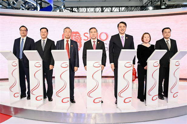 2023年11月28日，國(guó)藥集團(tuán)和GE醫(yī)療在首屆中國(guó)國(guó)際供應(yīng)鏈促進(jìn)博覽會(huì)上聯(lián)合啟動(dòng)國(guó)藥影像品牌發(fā)布儀式，國(guó)藥器械和GE醫(yī)療合作打造的國(guó)有控股高端醫(yī)療影像設(shè)備研發(fā)制造品牌“國(guó)藥影像SINO IMAGING”隆重發(fā)布?！皣?guó)藥影像”品牌的發(fā)布是國(guó)藥集團(tuán)認(rèn)真貫徹落實(shí)黨中央指示精神，推動(dòng)高水平對(duì)外開放，實(shí)現(xiàn)高水平科技自立自強(qiáng)，構(gòu)建新發(fā)展格局的重要體現(xiàn)。中國(guó)國(guó)際貿(mào)易促進(jìn)委員會(huì)會(huì)長(zhǎng)任鴻斌，國(guó)藥集團(tuán)黨委.jpg