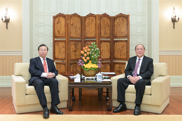 2024年2月26日，澳門特區(qū)行政長官賀一誠會見國藥集團(tuán)黨委書記、董事長劉敬楨一行，雙方就推動大健康產(chǎn)業(yè)發(fā)展、橫琴粵澳深度合作區(qū)建設(shè)等議題交換意見-1.jpg