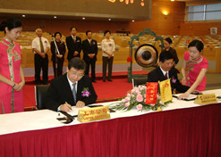 2004年6月，現(xiàn)代制藥在上交所上市