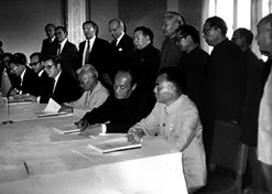 1982年，國藥外貿(mào)與瑞典法瑪西亞普強(qiáng)公司合資建立華瑞制藥有限公司。華瑞制藥是第一家中瑞合資企業(yè)。