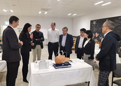 2023年11月10日，國藥集團董事長劉敬楨應邀率團訪問歐洲領先的高端醫(yī)用耗材提供商洛曼勞仕醫(yī)療集團