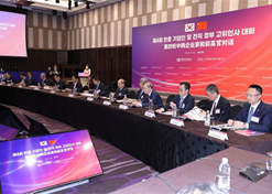 2023年12月19日-20日，第四輪中韓企業(yè)家和前高官對(duì)話于在韓國(guó)首爾舉行。國(guó)藥集團(tuán)黨委書(shū)記、董事長(zhǎng)劉敬楨受邀出席并作主題發(fā)言