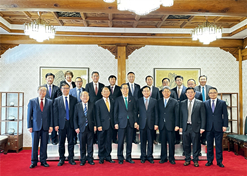 2023年12月20日，國(guó)藥集團(tuán)黨委書(shū)記、董事長(zhǎng)劉敬楨參加韓國(guó)總理韓德洙會(huì)見(jiàn)中方代表團(tuán)活動(dòng)并作為代表發(fā)言