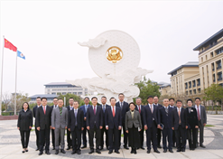 2024年2月26日，國(guó)藥集團(tuán)與澳門(mén)大學(xué)簽署戰(zhàn)略合作協(xié)議并就進(jìn)一步深化合作進(jìn)行會(huì)談。